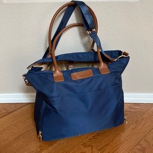 Sarah wells pump bag. Navy blue like knew.